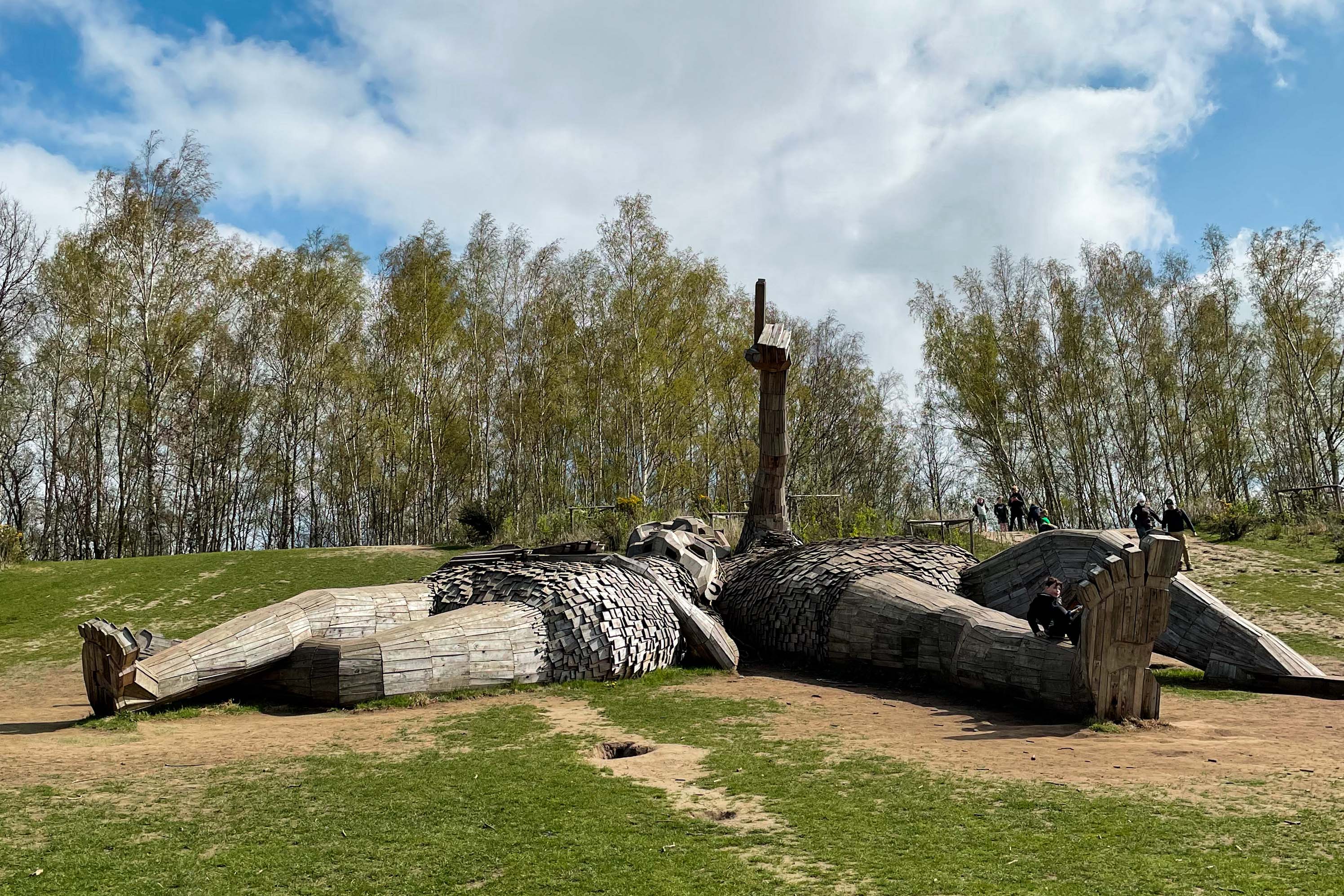 op-trollenwandeling-in-de-schorre-boom-add-active